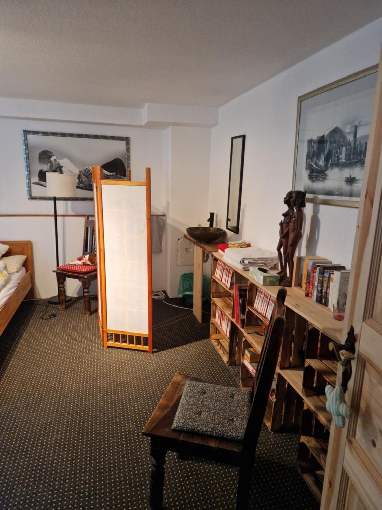 Grosses Gemuetliches Zimmer Mit Eigener Dusche Und Sauna Auf Wunsch ไรน์ชเตทเทน ภายนอก รูปภาพ