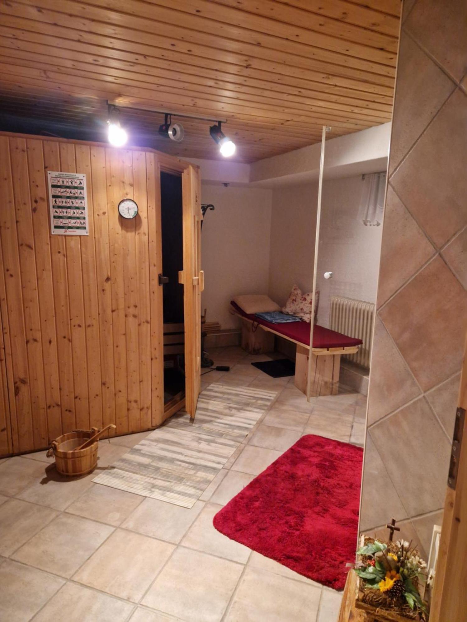 Grosses Gemuetliches Zimmer Mit Eigener Dusche Und Sauna Auf Wunsch ไรน์ชเตทเทน ภายนอก รูปภาพ
